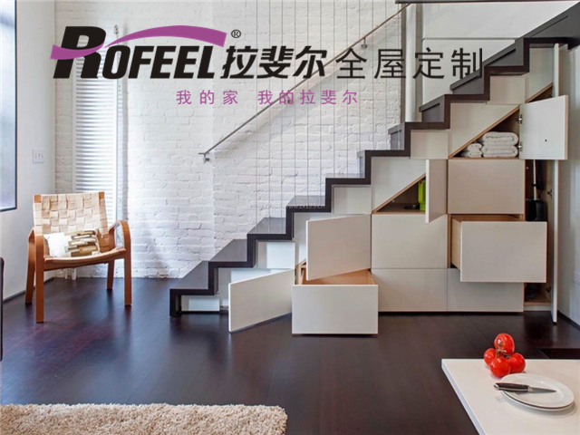 拉斐爾全屋定制|樓梯下方空間利用，展現(xiàn)居家收納的完美一面！